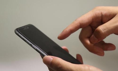 “一种封箱装置及包装设备”的发明公布